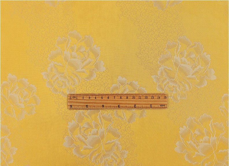 Tissu satin de soie couleur thé : imprimé floral, 150 cm de large, décoration de costumes