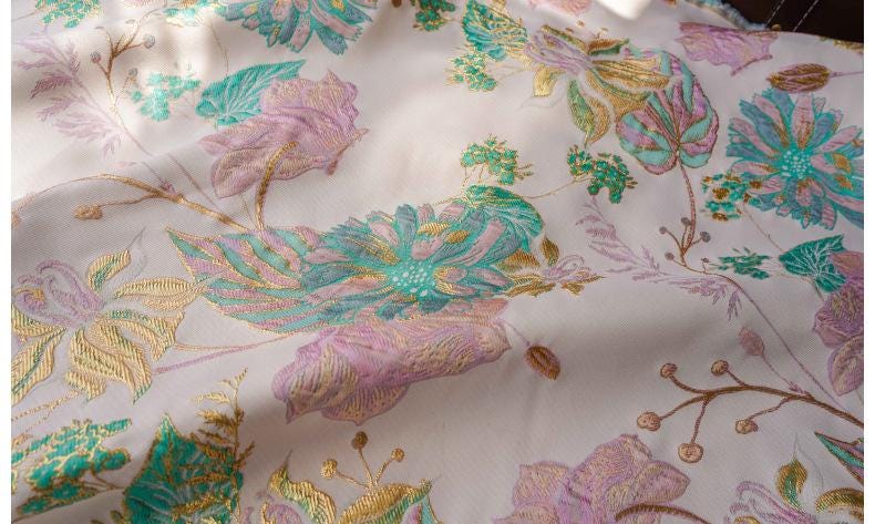 Tissu jacquard floral à fil doré : texture peinture à l’huile 3D, 140 cm de large