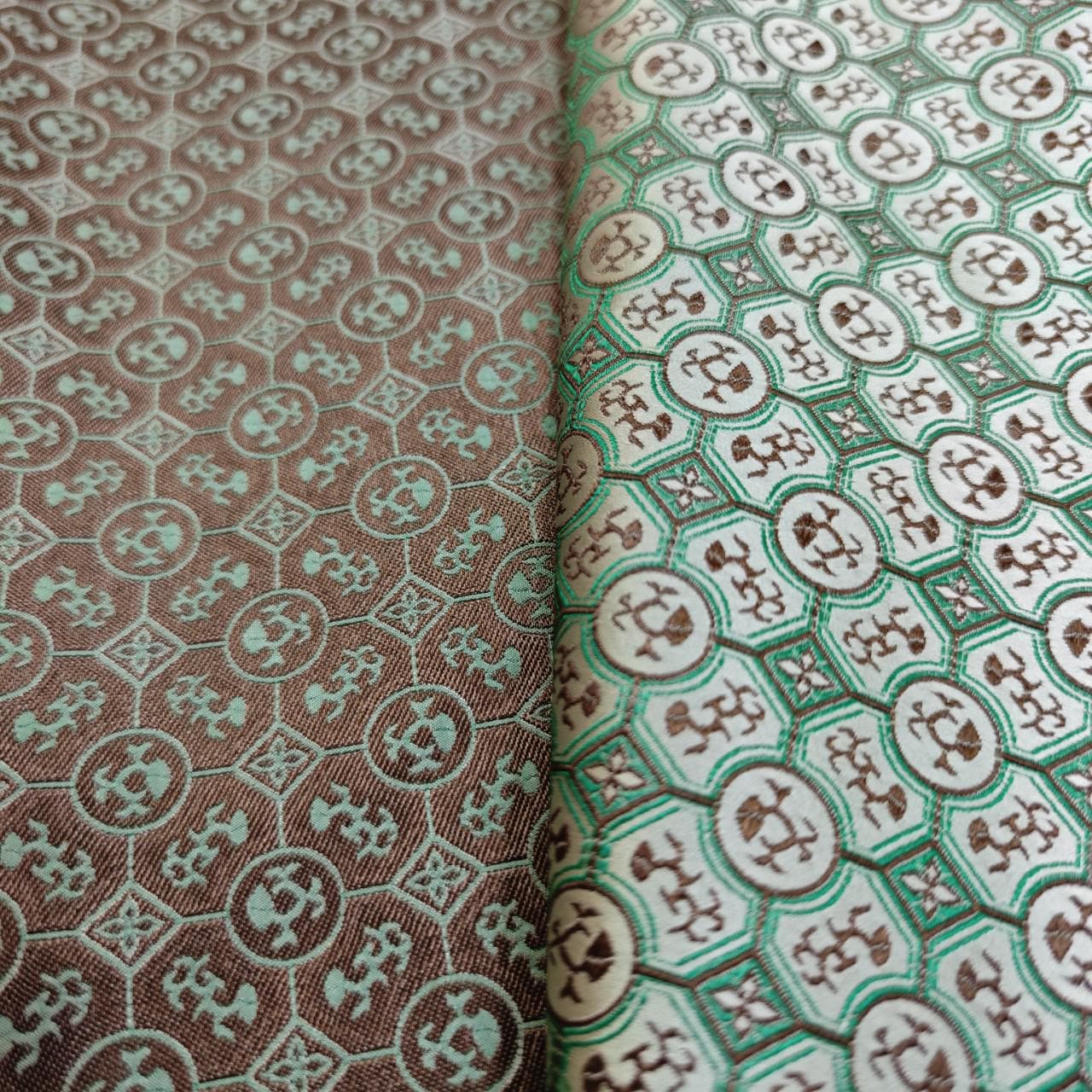 Tissu brocart jacquard à motifs floraux : mélange de soie et de rayonne, style Tang chinois