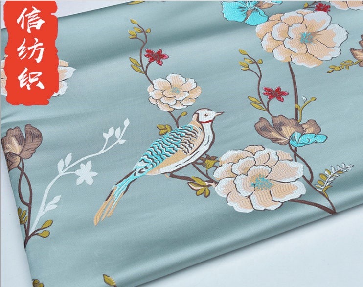 Tissu jacquard Oiseaux et Fleurs : Mélange de rayonne et soie doux et brillant