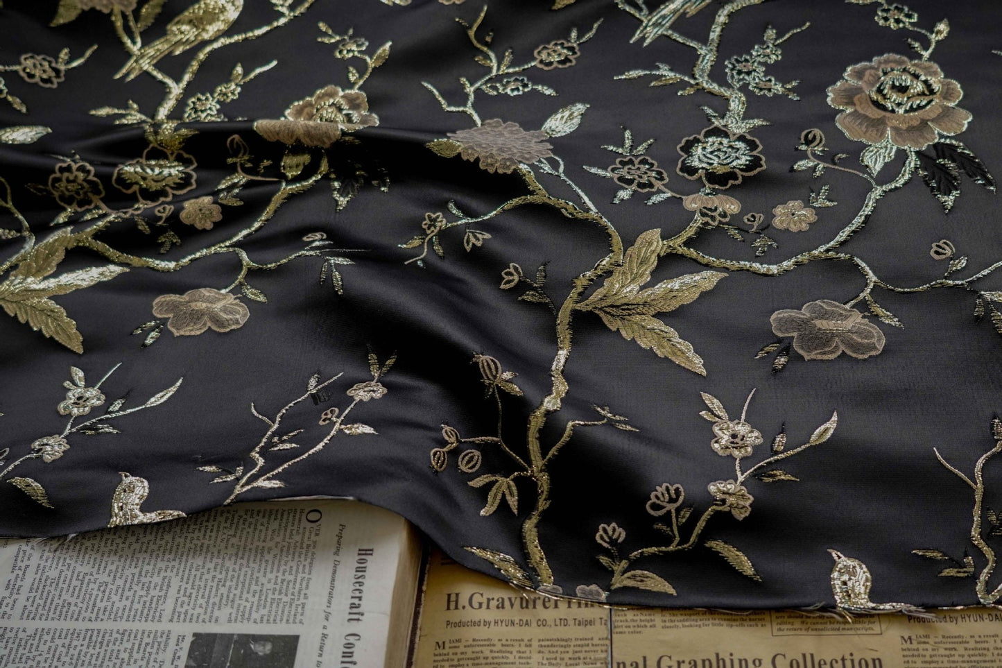 Gold Thread Damask Fabric: Metallic Jacquard Brocade (59"W)