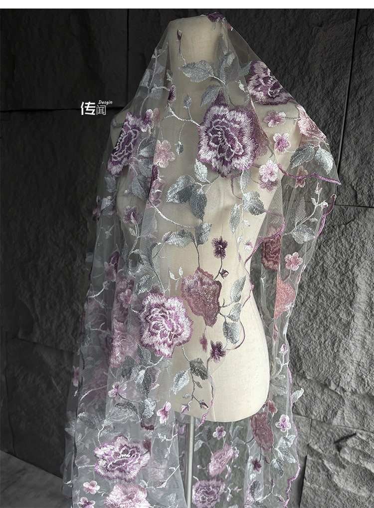 Tissu en dentelle brodée de fleurs 3D roses - Idéal pour les mariages, les costumes et la confection de poupées