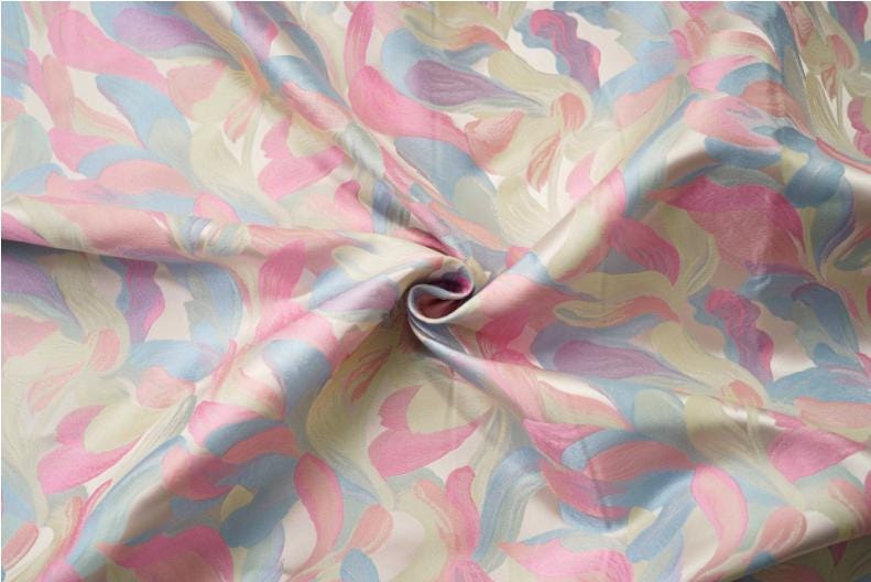 Tissu jacquard assorti : 150 cm de large, polyester, fil doré