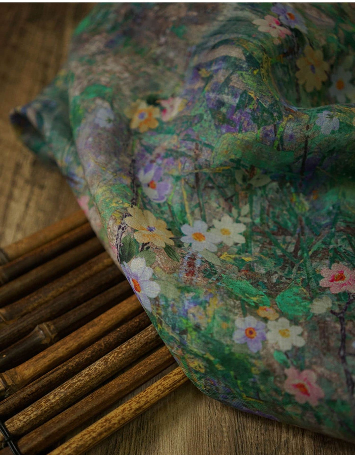 Tissu ramie nénuphar : imprimé floral léger, 140 cm de large