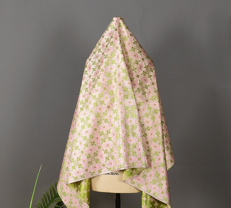 Tissu brocart de soie à motif floral : 150 cm de large, rose et vert, matériau d’ameublement