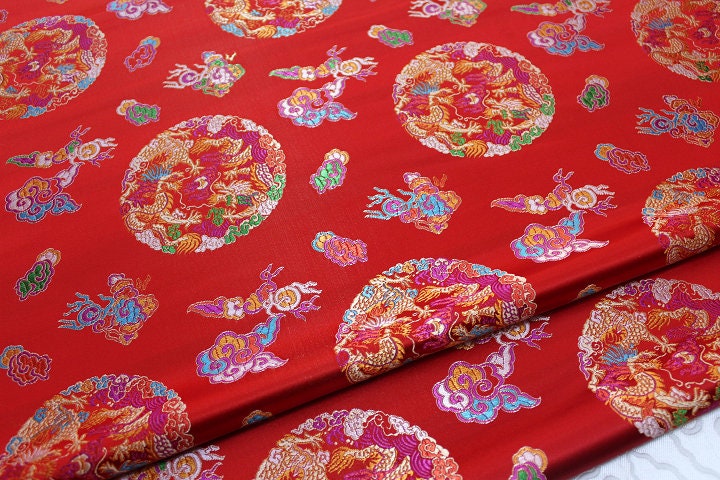 Tissu brocart à motif de dragon chinois : mélange de soie et de rayonne multicolore (largeur : 74 cm)