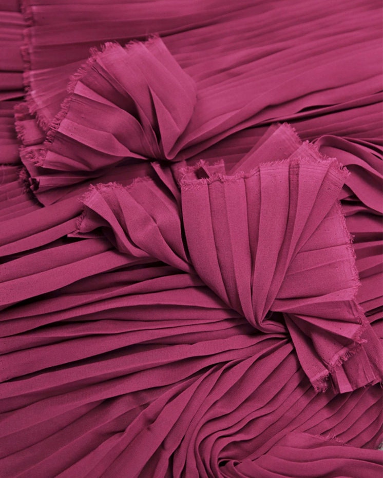 Tissu mousseline plissé : texture crêpe pressée à la main, 150 cm de large