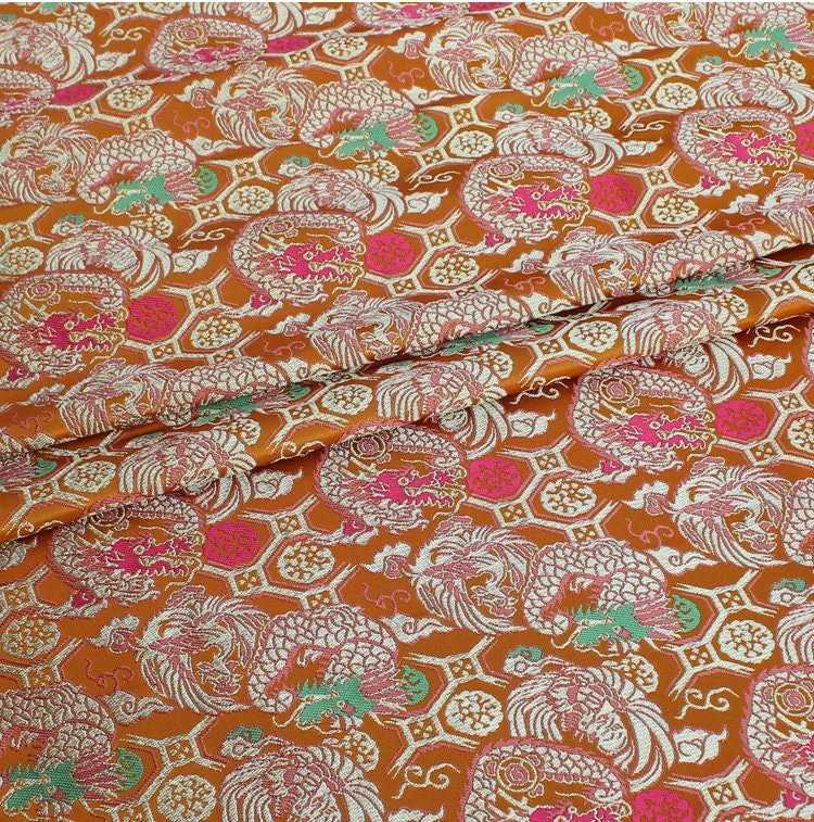 Tissu brocart japonais Nishijin : mélange de soie et de rayonne jacquard à motifs floraux