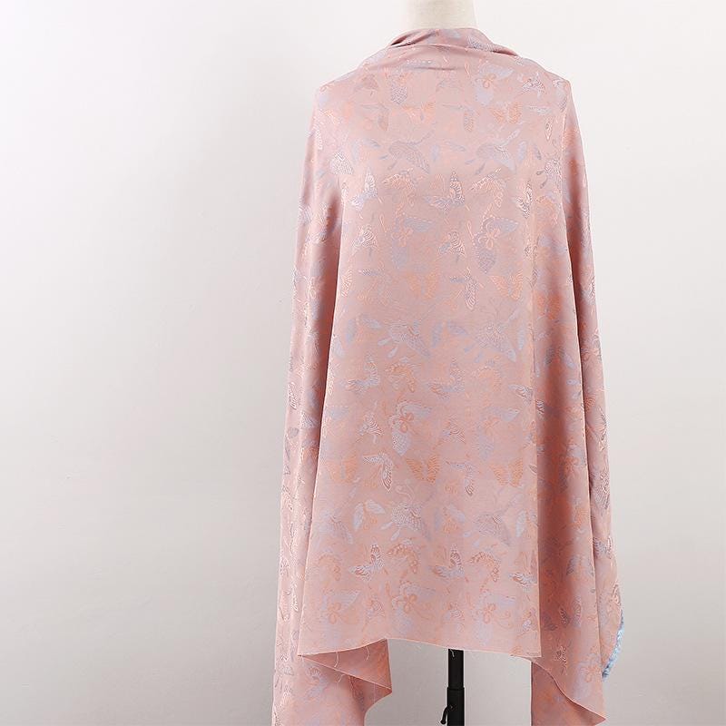 Tissu satiné jacquard papillon : impression numérique bicolore, 150 cm de large