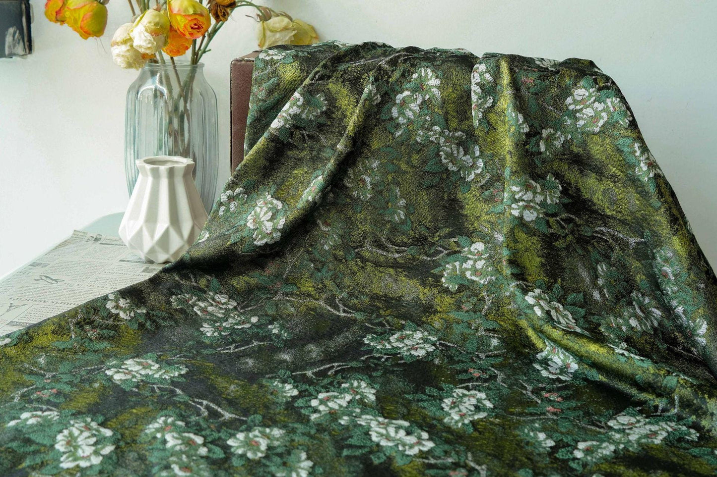 Tissu jacquard à motif floral en relief : Coloris bleu sarcelle et vert champêtres (largeur : 63 pouces)