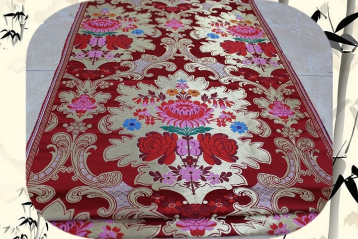 Tissu brocart de soie rouge : motif floral pivoine, 74 cm de large