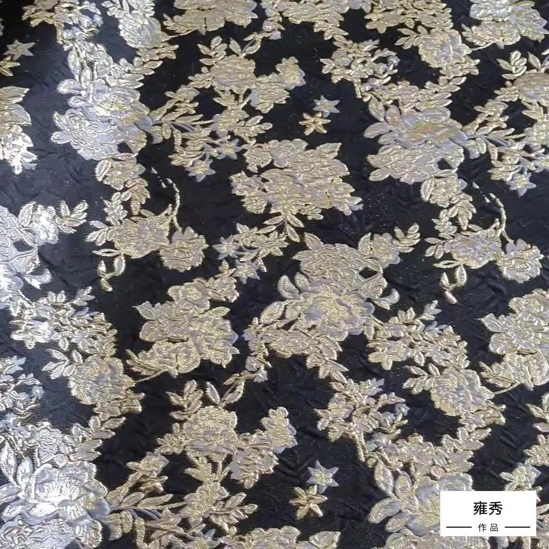 Tissu jacquard floral à fil doré : texture 3D pour ameublement, costumes et décoration (57 po de largeur)