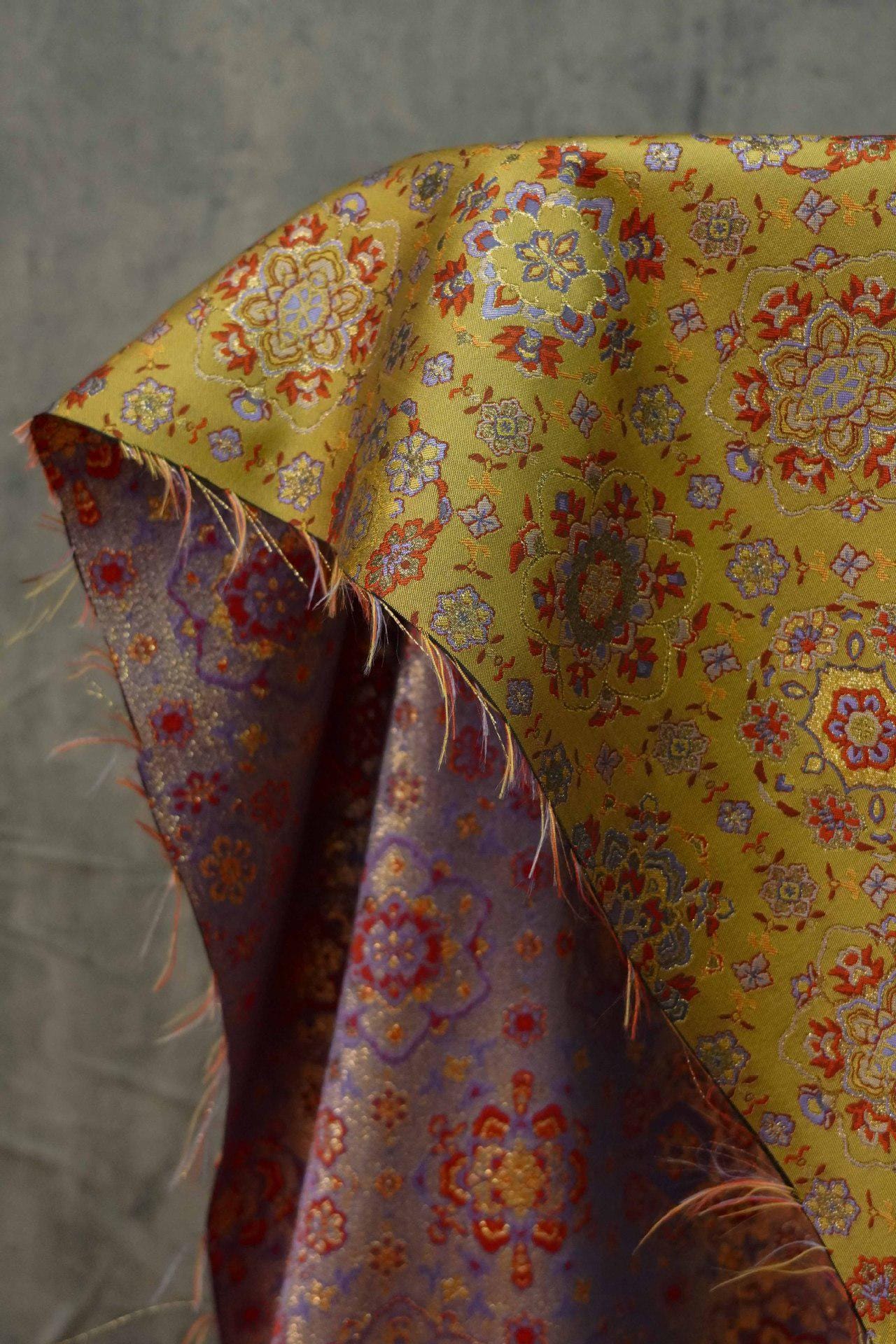 Tissu jacquard à fils d'or : tissu Dunhuang tissé et gaufré, 150 cm de large