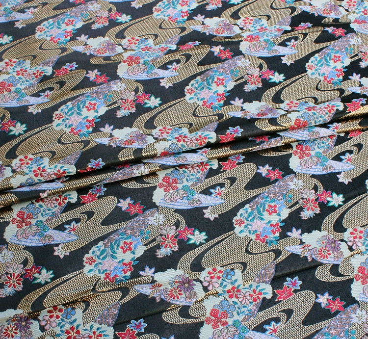 Tissu brocart japonais Nishijin : Jacquard de soie et rayonne à motif de fleurs de cerisier et d'eau vive