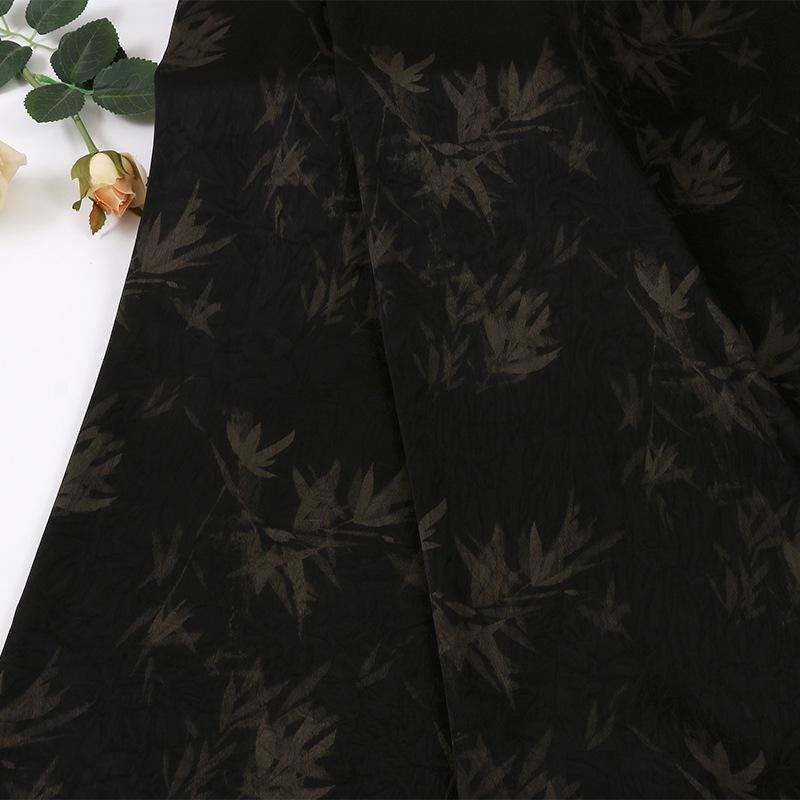 Tissu jacquard à motif de feuilles de bambou dorées : Jupes et gilets ethniques Dai (59"L)