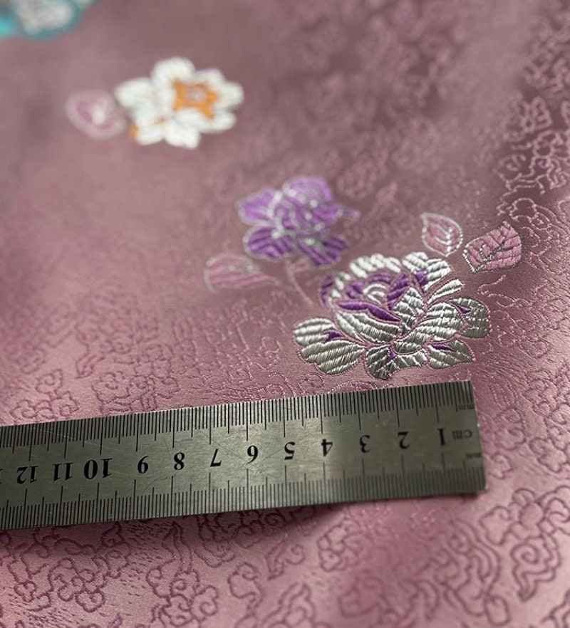 Tissu brocart à fleurs de prunier roses : Rayonne Cheongsam Qipao Matériel de couture