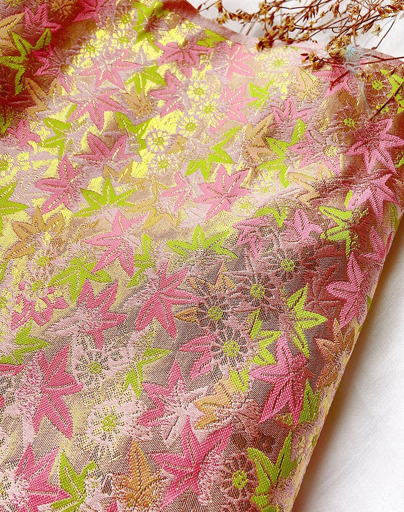Tissu Nishijin Ori : Brocart Jacquard à motif de feuilles d’érable japonaises (largeur : 75 cm)