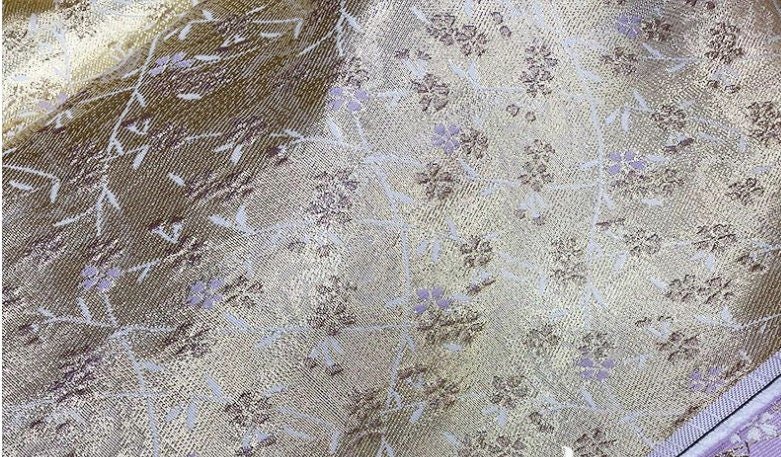 Tissu brocart Nishijin Ori : Robe kimono japonaise lilas, fil d'or (55 pouces de large)