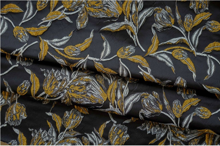 Tissu jacquard à fil doré : revêtement d'ameublement tissé à motif floral en relief 3D - 157 cm de large