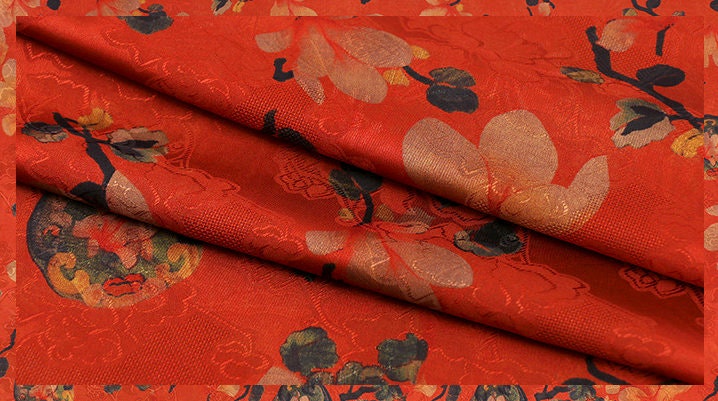 Tissu satiné rouge à imprimé floral - 150 cm de large