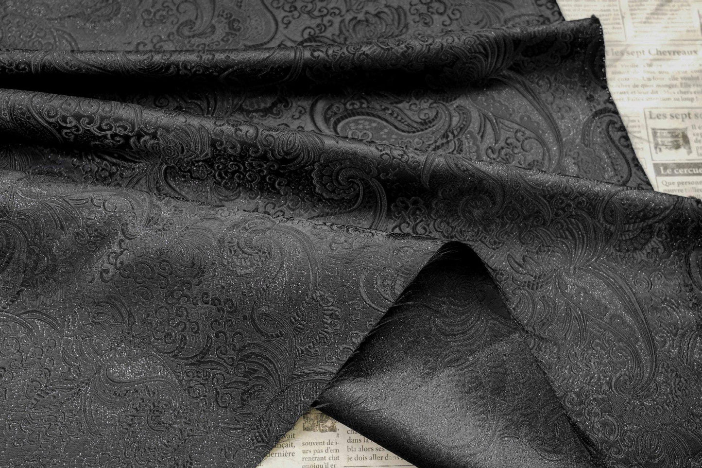 Tissu brocart jacquard à motifs cachemire avec fils d'or ��" Large