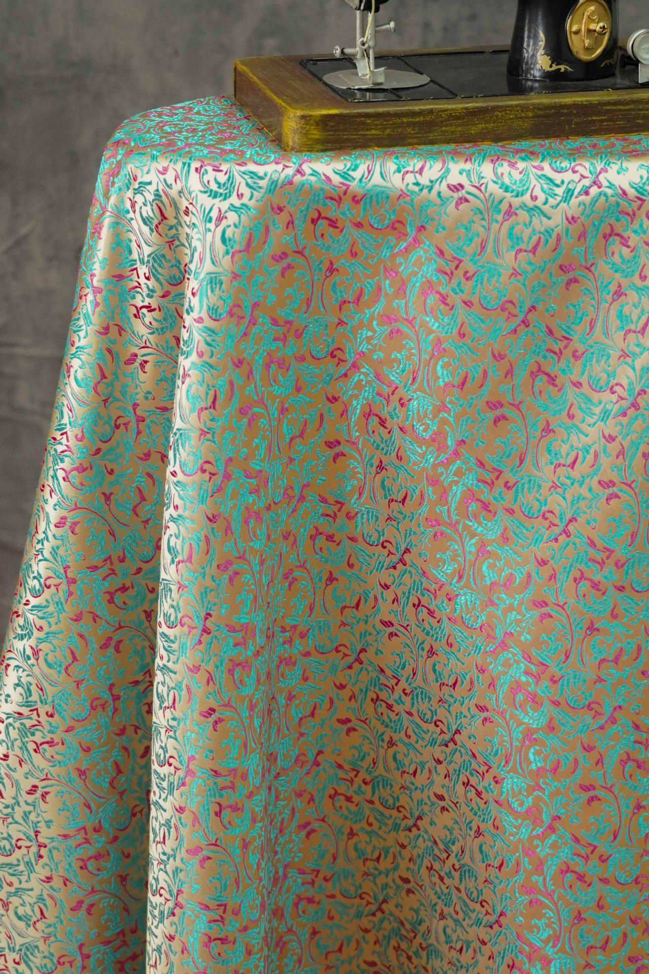 Tissu brocart bleu sarcelle et violet : jacquard Renaissance, 150 cm de large