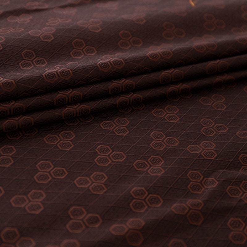 Tissu brocart de soie : style mongol-tibétain, 75 cm de large, en rayonne pour cheongsam.