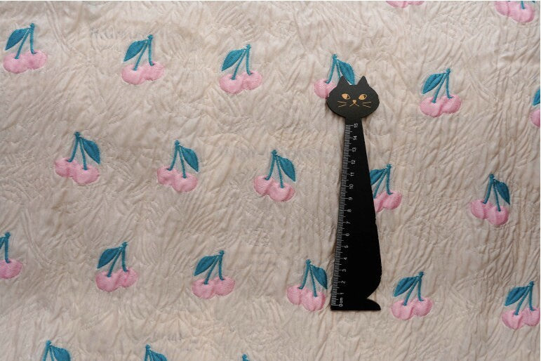 Tissu jacquard cerise rose : tissu 3D de créateur, 140 cm de large