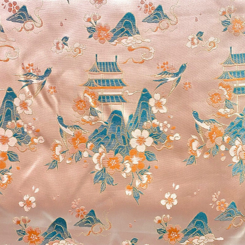 Tissu brocart architecture ancienne : 150 cm de large, jacquard de soie et rayonne