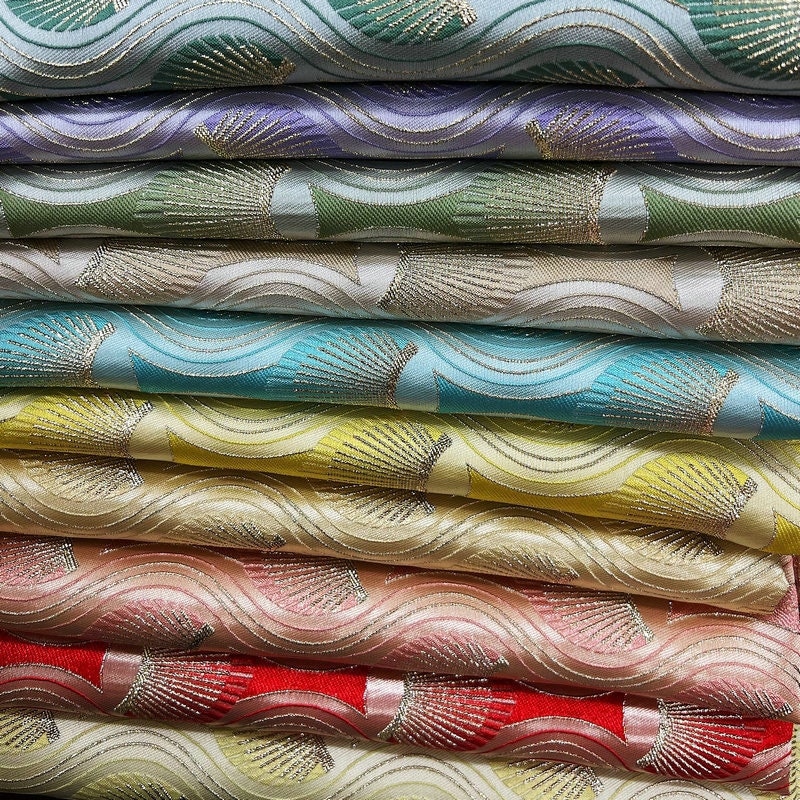 Tissu jacquard à motif plumes de paon : texture 3D avec fil doré (53 po de largeur)