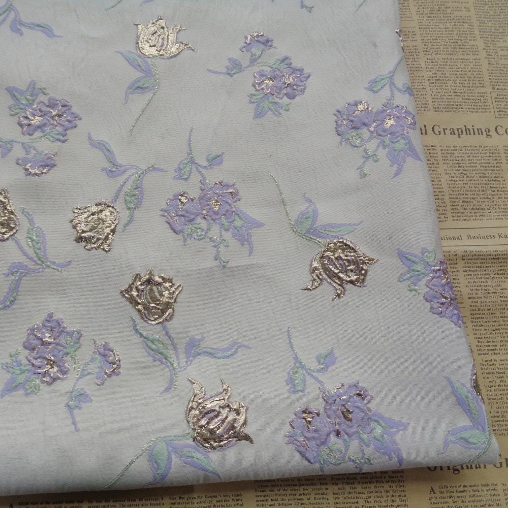 Tissu jacquard Magnolia à feuille d'or : Chenille florale pour ameublement, 142 cm de large