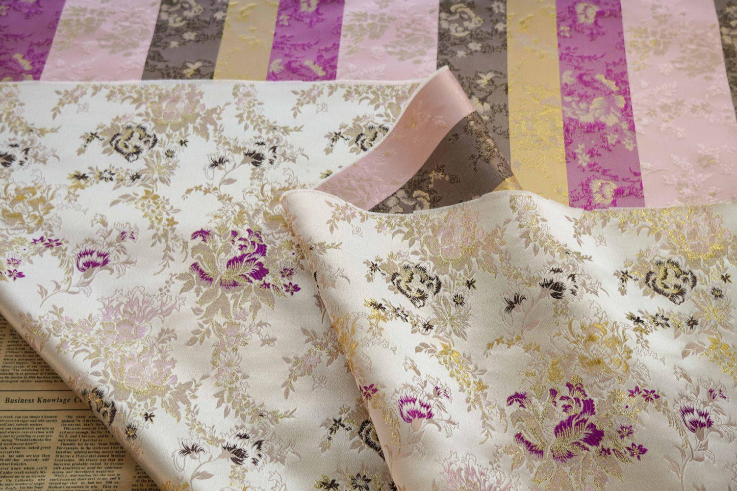 Tissu Jacquard Palais Beige et Or : Coton damassé gaufré, 165 cm de large