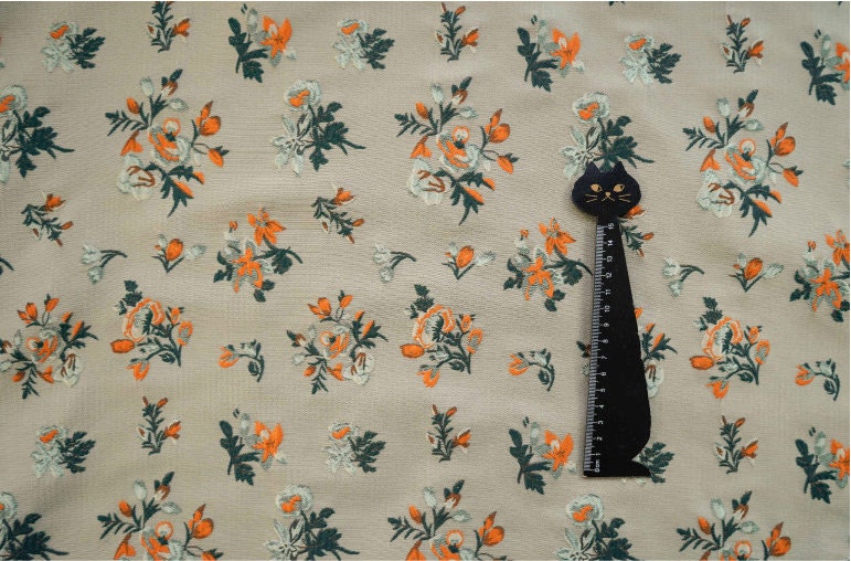 Tissu jacquard à motif floral : texture peinture à l'huile 3D, jaune, largeur 142 cm, vendu au mètre