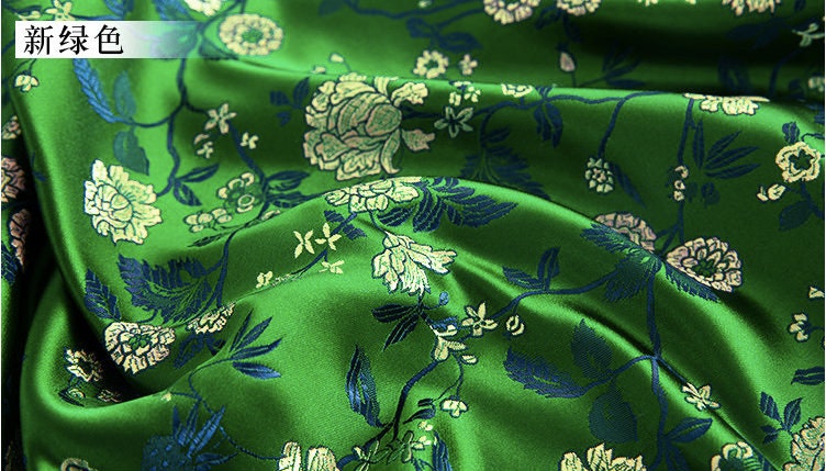 Tissu brocart de soie à motifs floraux : Matériel de couture rouge de style chinois