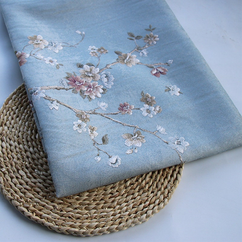 Tissu jacquard à motif floral : 145 cm de large, pour l’ameublement et la confection de costumes