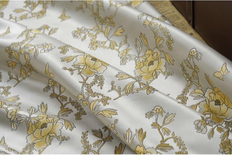 Brocart de soie à motif floral jacinthe, largeur 160 cm (vendu au mètre)