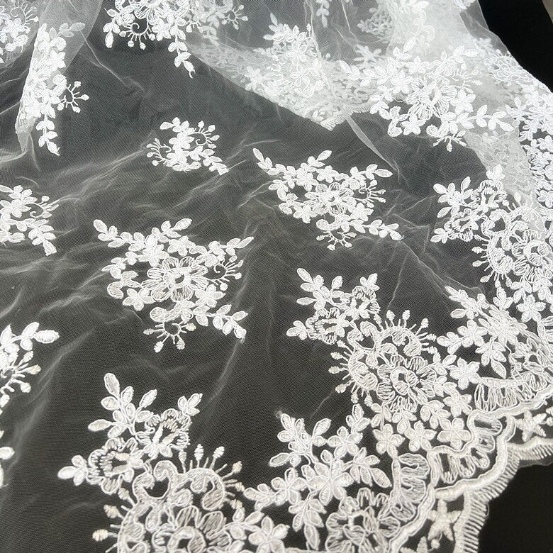 Tissu en dentelle brodée de fleurs 3D - 150 cm de large - Idéal pour une qipao de mariage