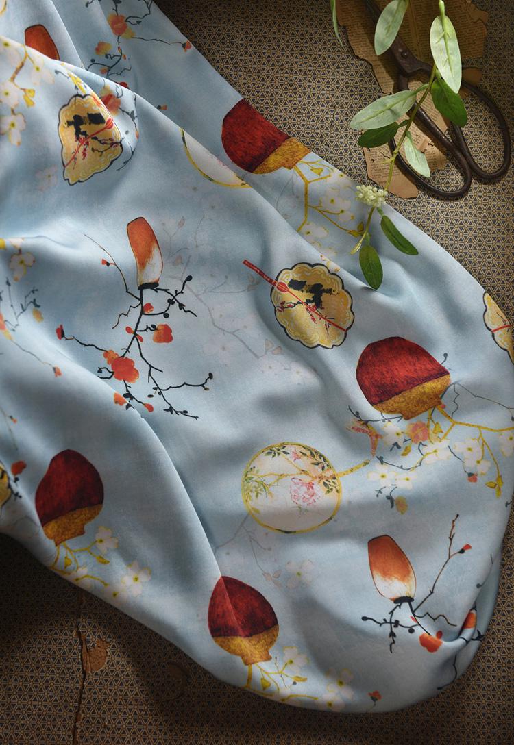 Tissu en coton peint à l'encre de Chine : draperie florale, couture de costumes (55 po de largeur)