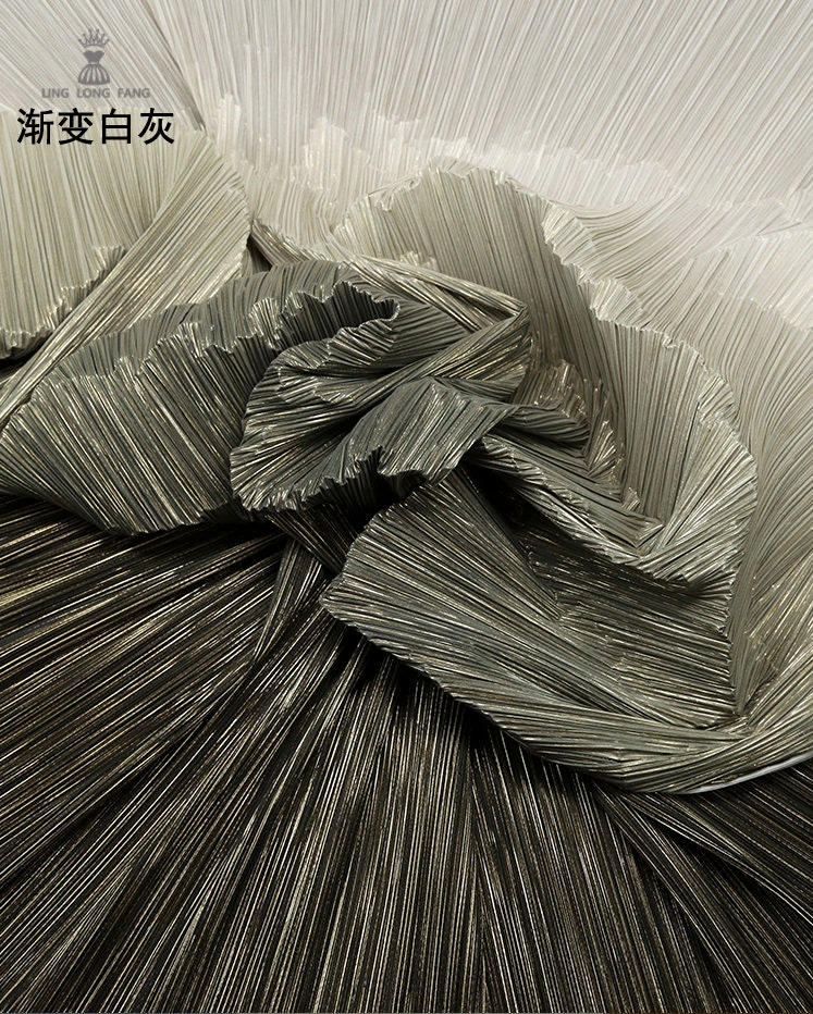 Crêpe plissé dégradé : 150 cm de large, polyester rigide, idéal pour la décoration et les costumes à faire soi-même.