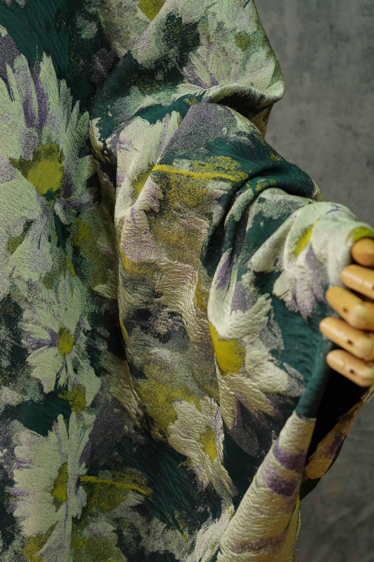 Jacquard Daisy Fabric: Retro Style Oil Painting, 57" Wide, By The Meter