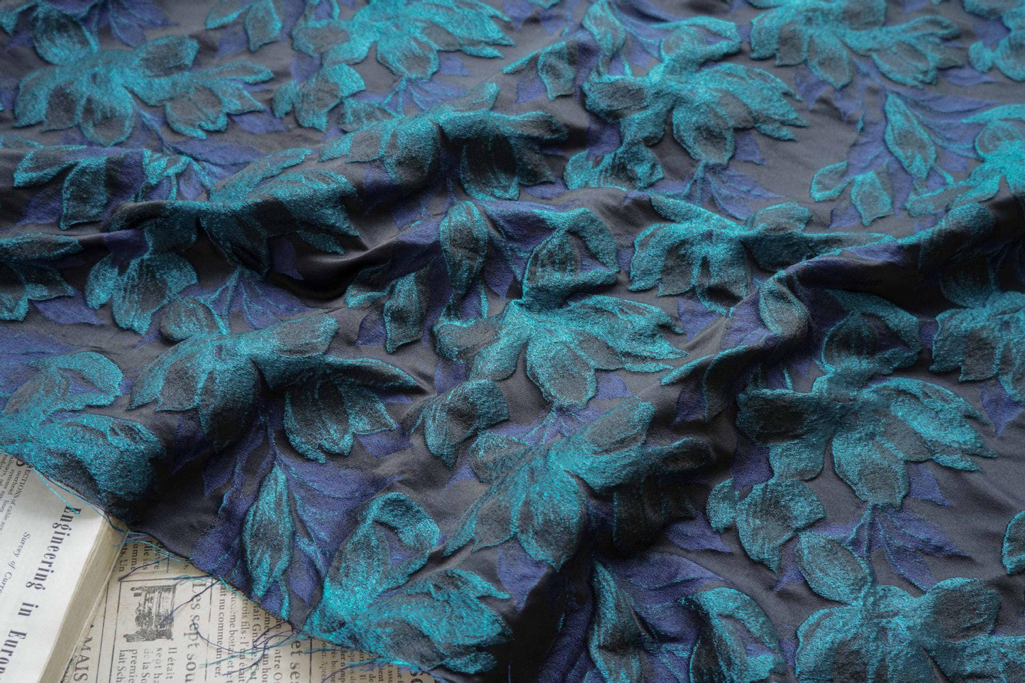 Magnolia Jacquard Fabric: Retro Palace Style Polyester Damask