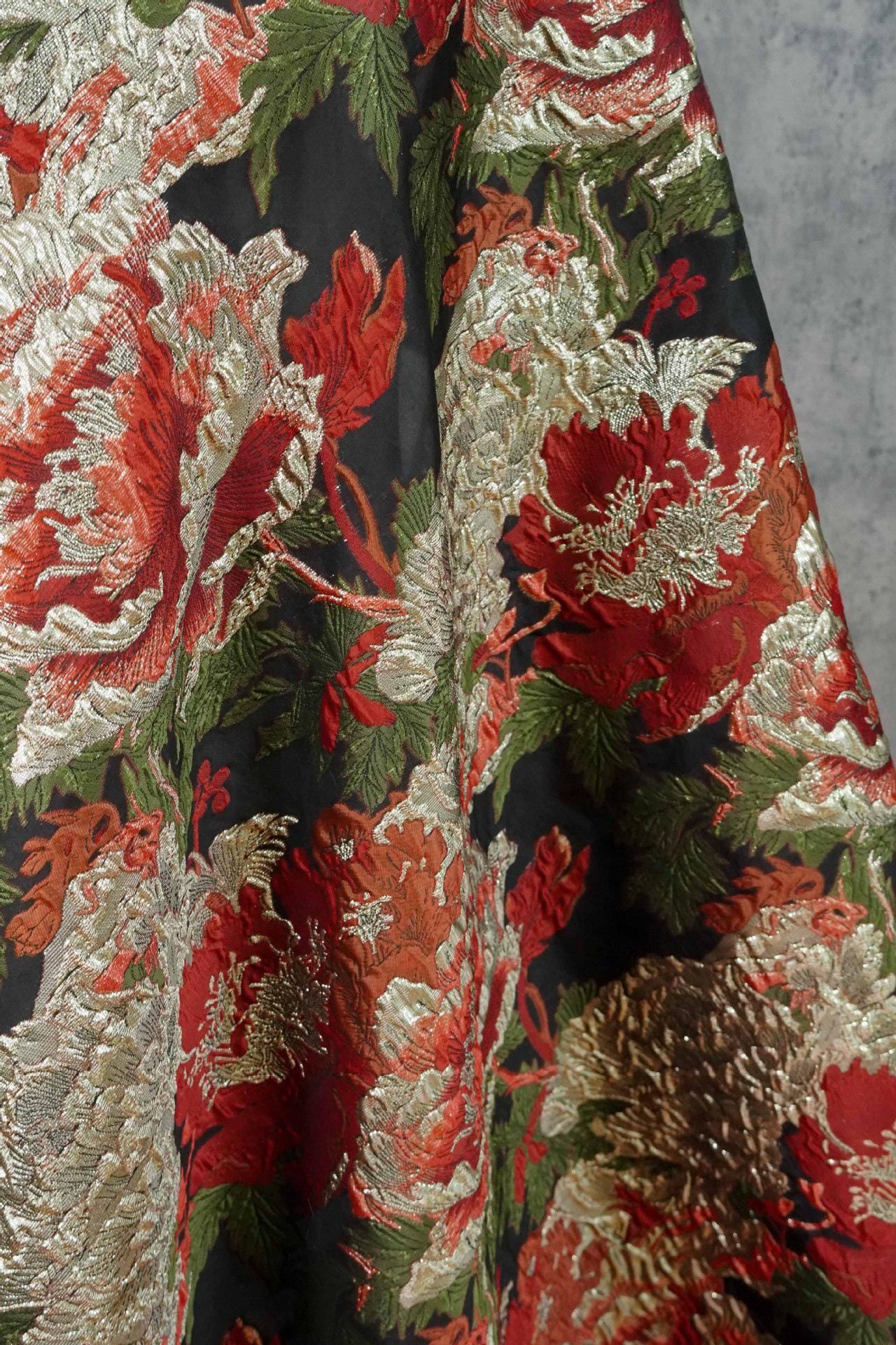 Tissu brocart pivoine 3D avec fils d'or : Jacquard vintage, 142 cm de large