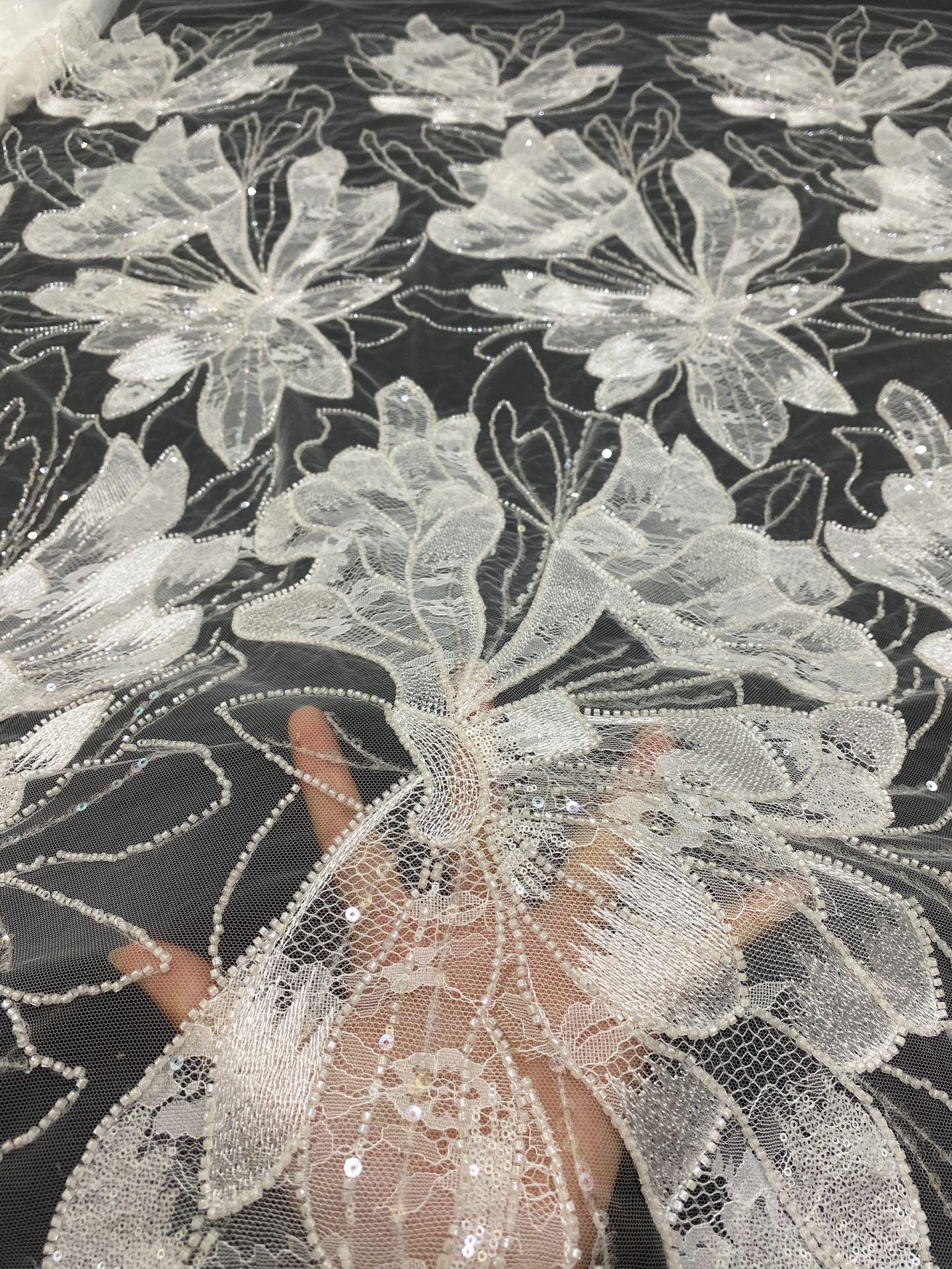 Tissu brodé de perles et de fleurs : Voile de mariée de luxe de 50 pouces