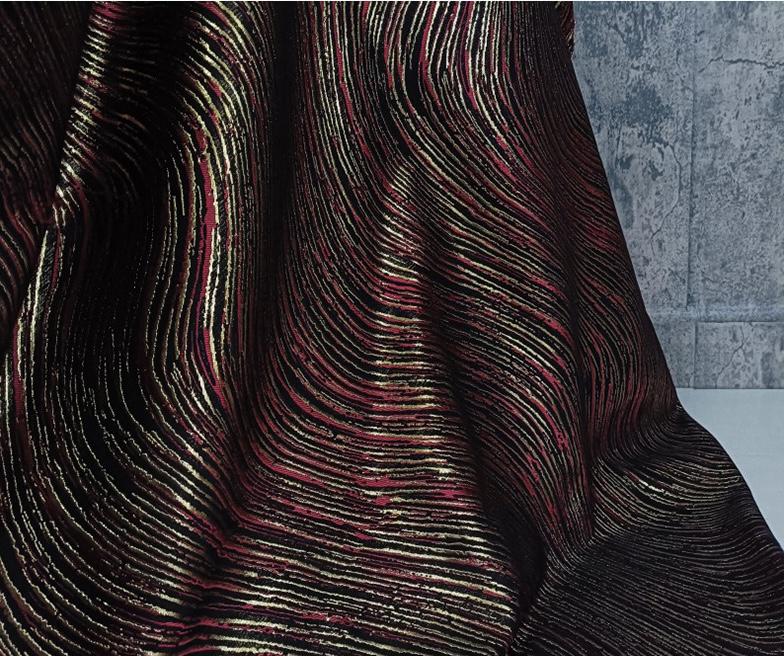 Tissu jacquard à texture ondulée et rayures dorées, 152 cm de large