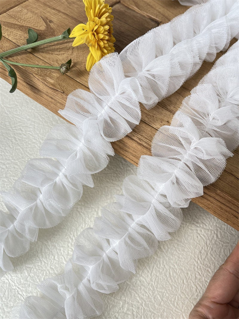 Bordure en dentelle plissée blanche : tissu à volants, largeur 5 cm