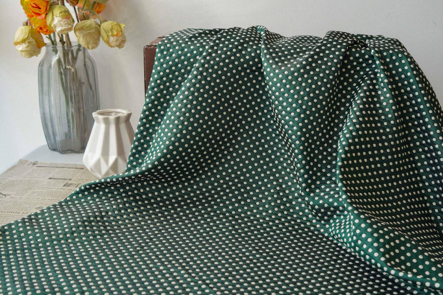 Tissu jacquard réversible : pois verts et blancs, 165 cm de large