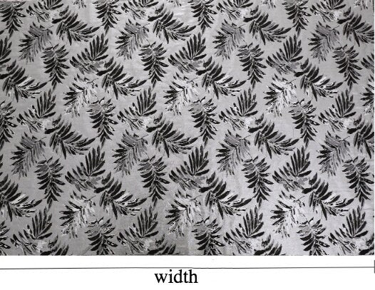 Tissu jacquard argenté : 150 cm de large. Idéal pour l’ameublement, les costumes et la décoration.