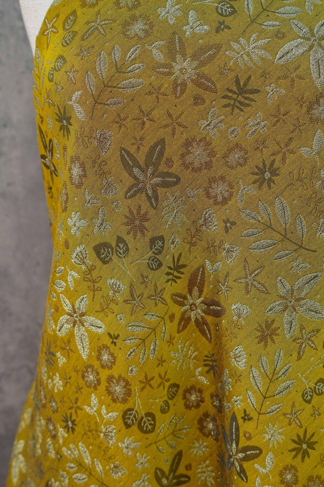 Countryside Leaf & Mini Flower Woven Fabric ��� Ideal for Crafts and Decorati" Wide