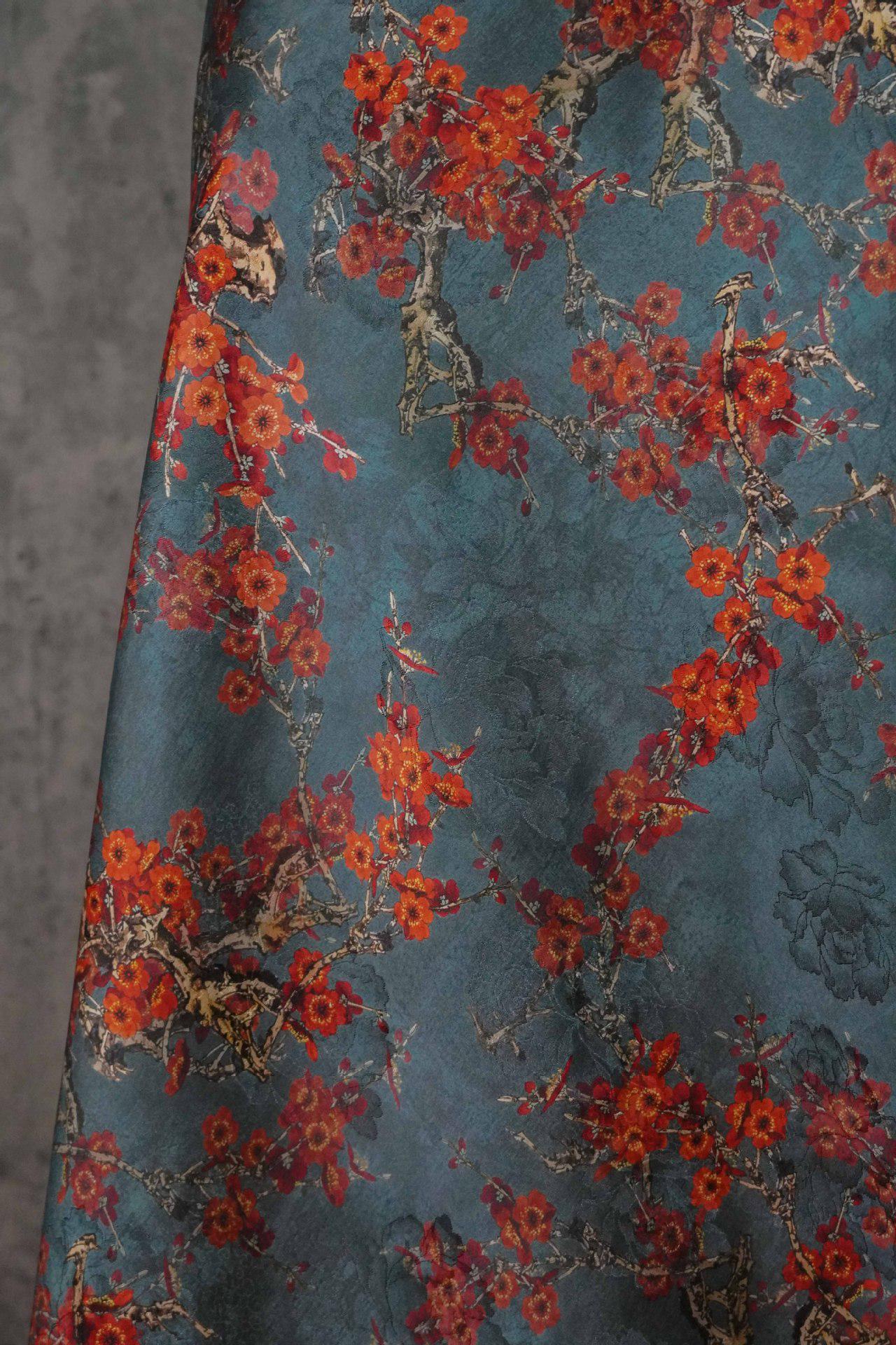 Tissu satin de soie « Thé aux fleurs de prunier » : ameublement et confection de costumes, 140 cm de large