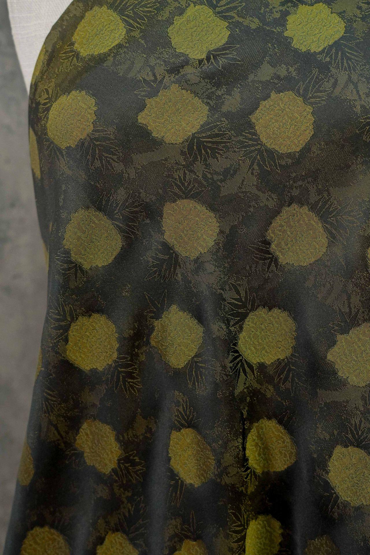 Tissu jacquard floral vintage | Motif gaufré foncé, 150 cm